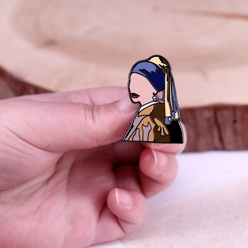 Girl with a Pearl Earring Enam - Vintage Fashion Illustration recension och pris